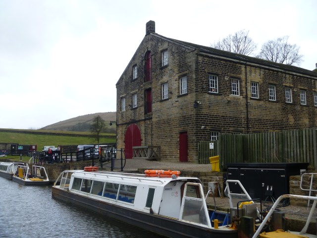 Tunnel End Visitor Centre and tour boats