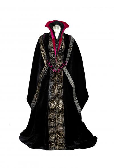 8b._scva_masterpieces_-_worth_dress