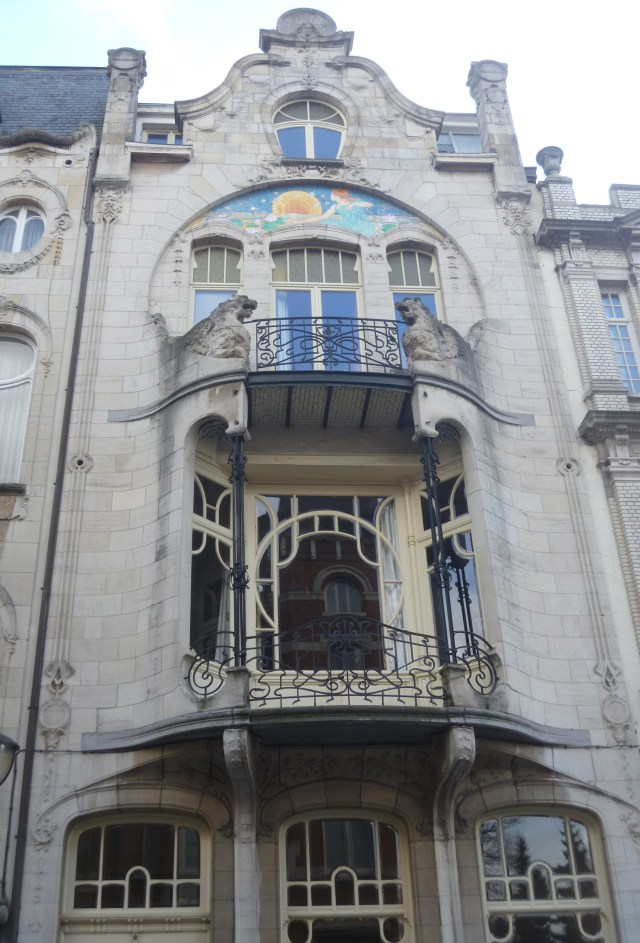 Art Nouveau triangle