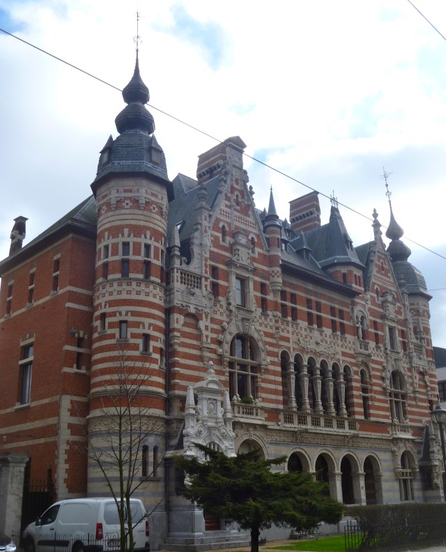 Grander House on Cogels Osylei