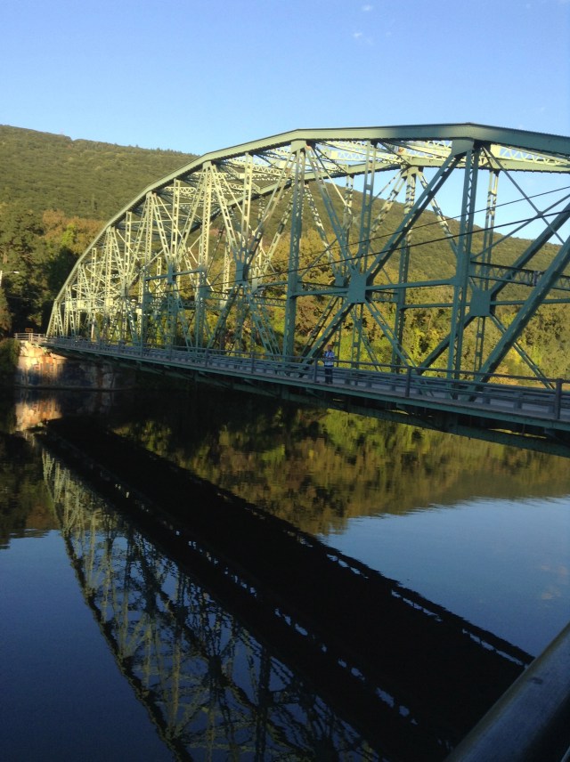Bridge linking VT and NH