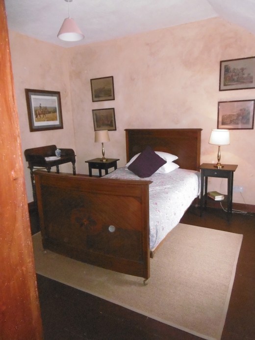 Knocknalosset bedroom