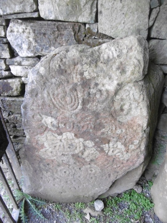 passage stone carbings cairn u